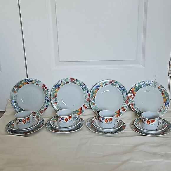 Table D'Hote 16 Pieces Porcelain Dinner Set Dishwasher & Microwave Safe White - Picture 2 of 16